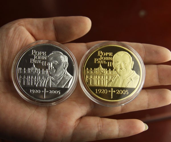 Lot of 2 / Pope John Paul II Commemorative Coins /S501