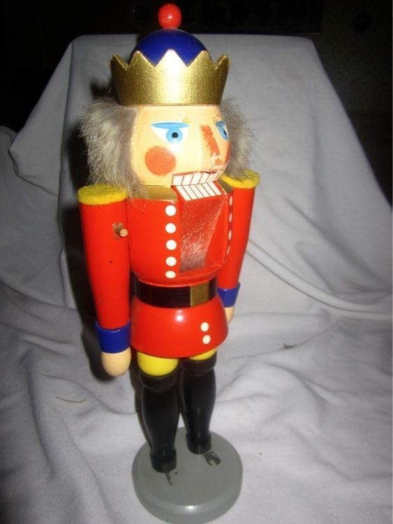 nutcracker erzgebirische volkskunst traditional soldier  39 