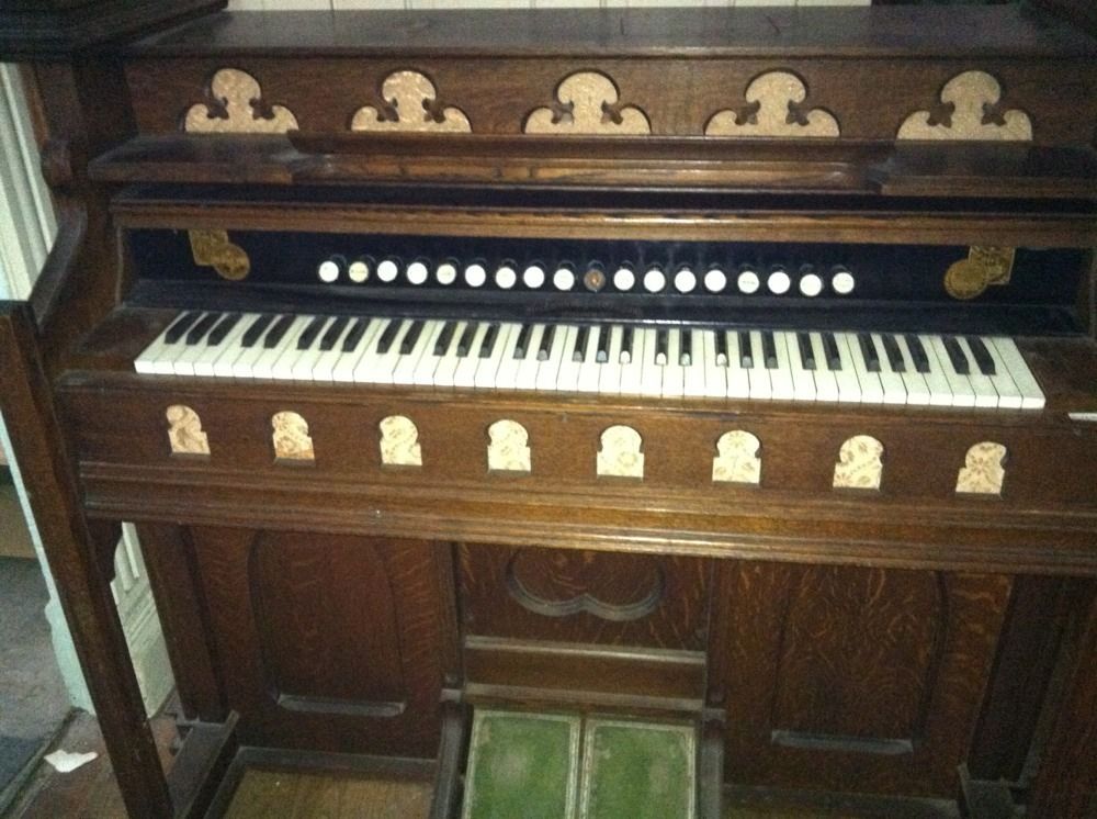 Oak Beckwith Chapel Reed Organ 6 Octave Keyboard 18 Stops Churchlike 