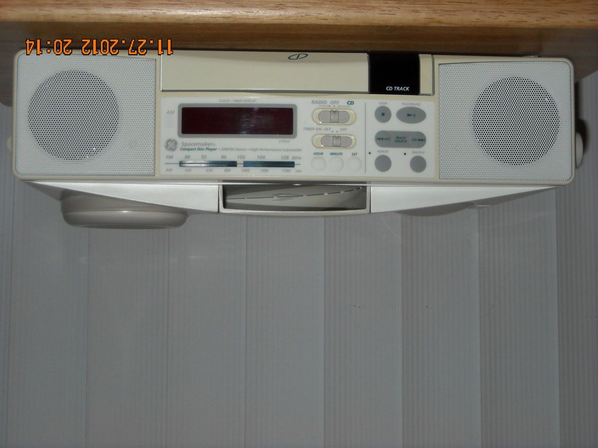 GE Spacemaker Under Cabinet CD Player FM AM Light Radio Model 7 4290