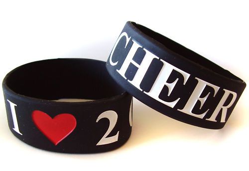 Love 2 Cheer Rubber Bracelet w Saying Wristband
