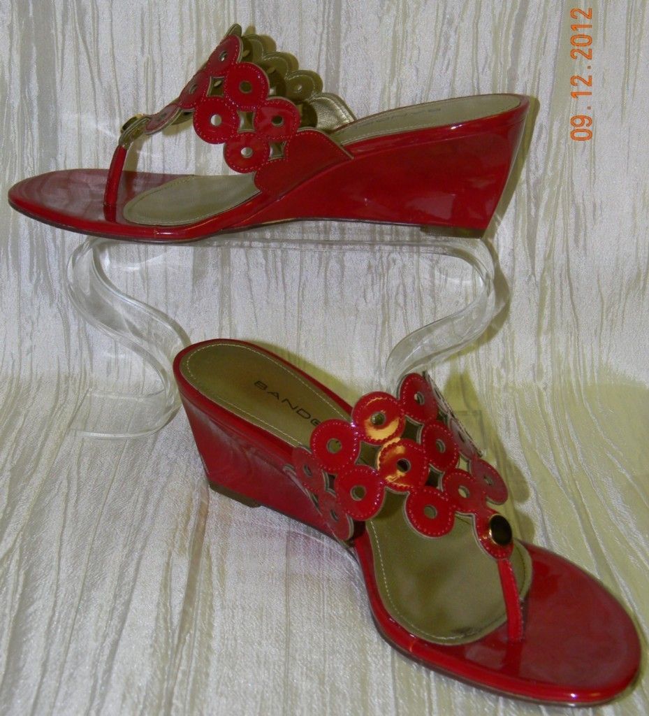 BANDOLINO Red Faux Patent Leather Geometric Circles Sandals Thongs Shoes 6 B EUC  