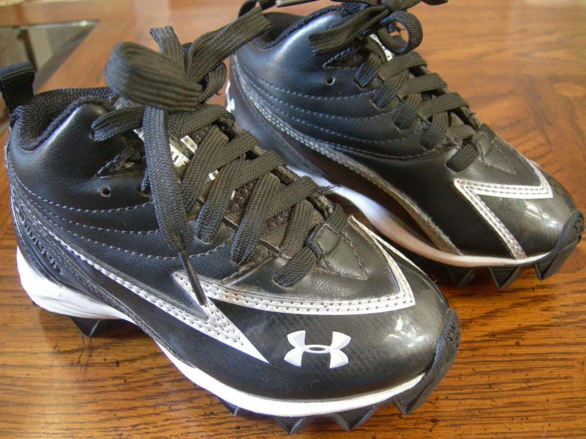 Kids Under Armour Football Cleats Shoes Size 10K Very Good Condition