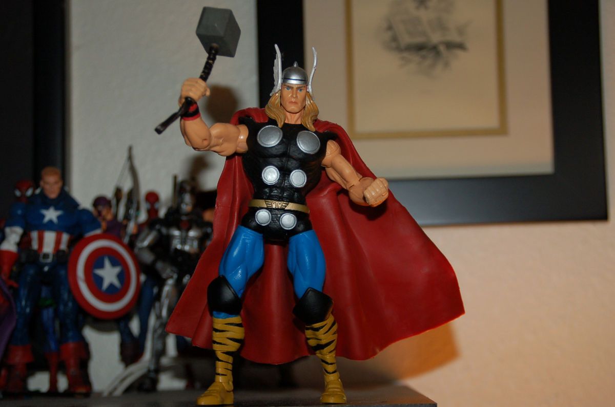 Marvel Legends Avengers Thor Giantman Series RARE