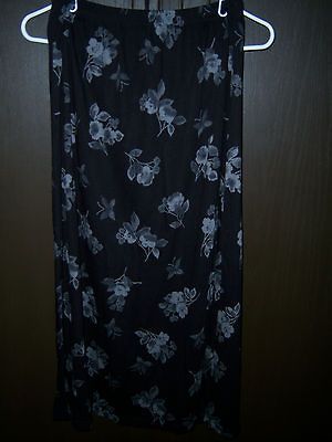 Womens Sag Harbor Petite M Medium Black Skirt with White/Grey Flowers