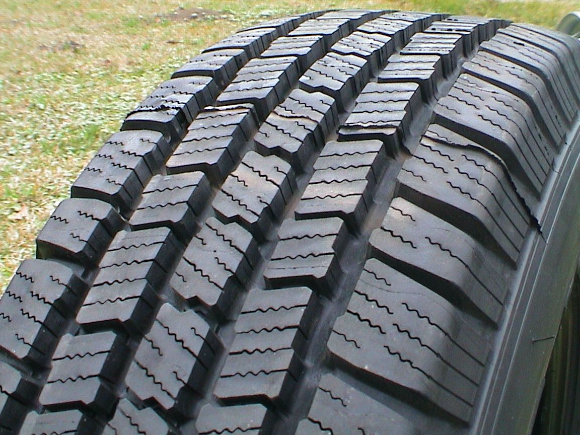 Michelin LTX M s 225 75R16 E Tire Single